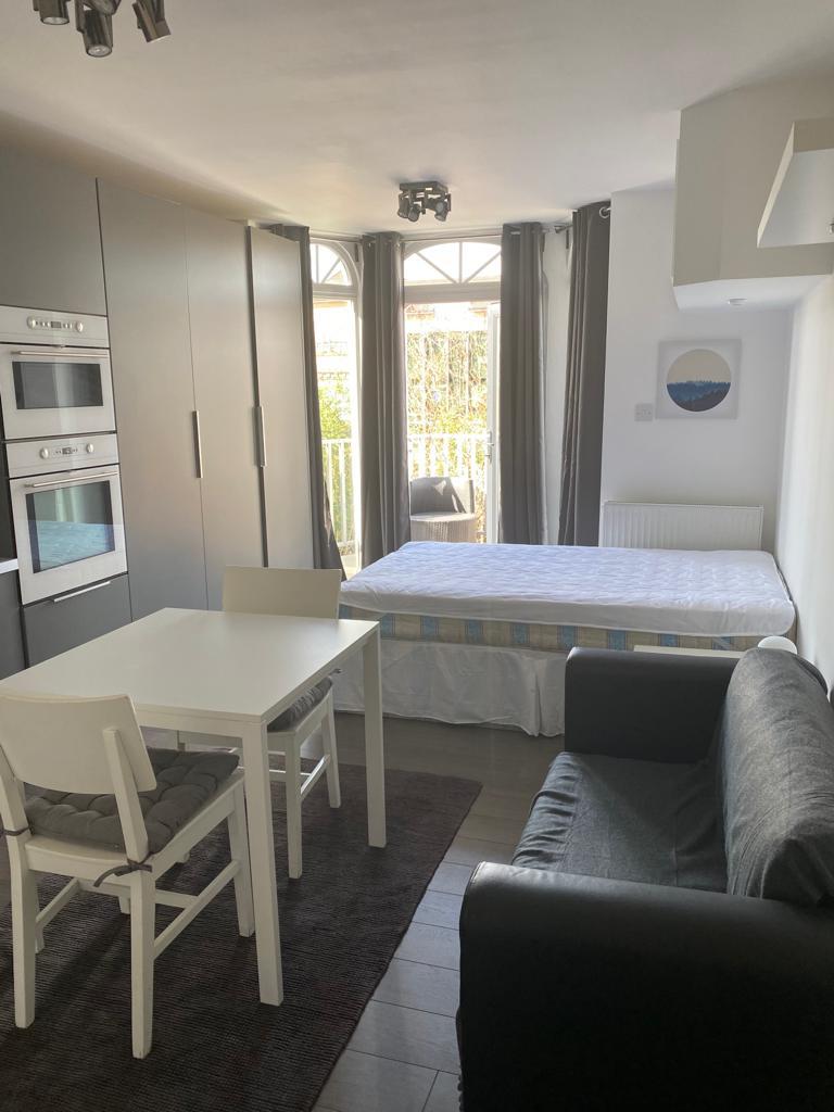 14 studios to let - Image 4